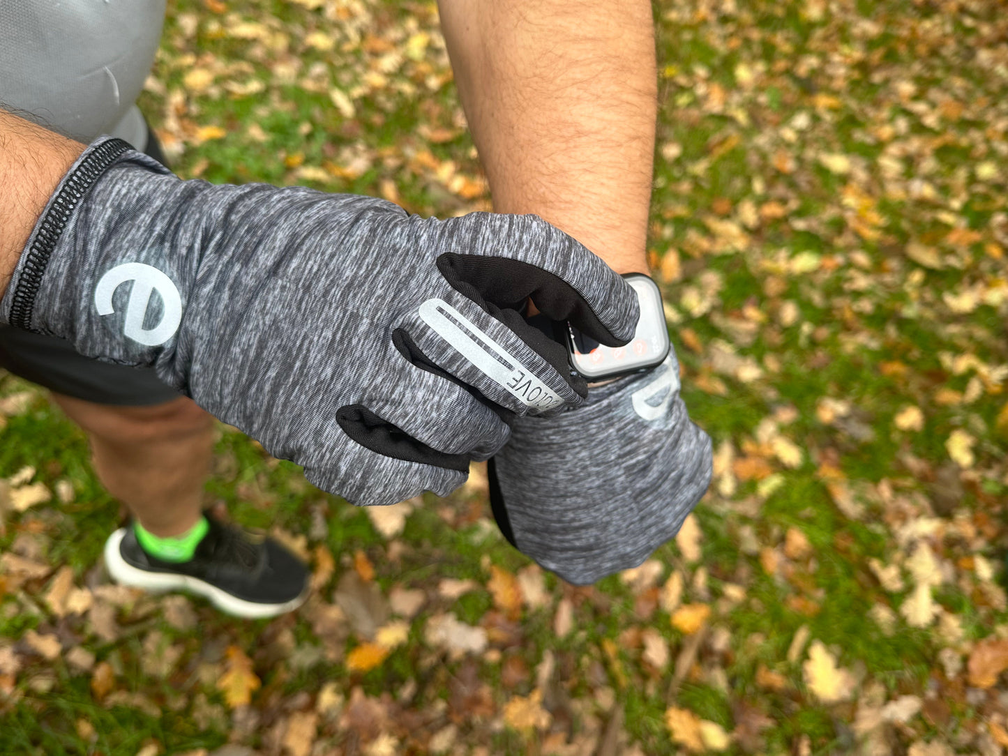 eGLOVE Run Gloves – Grey | Touchscreen Running Gloves