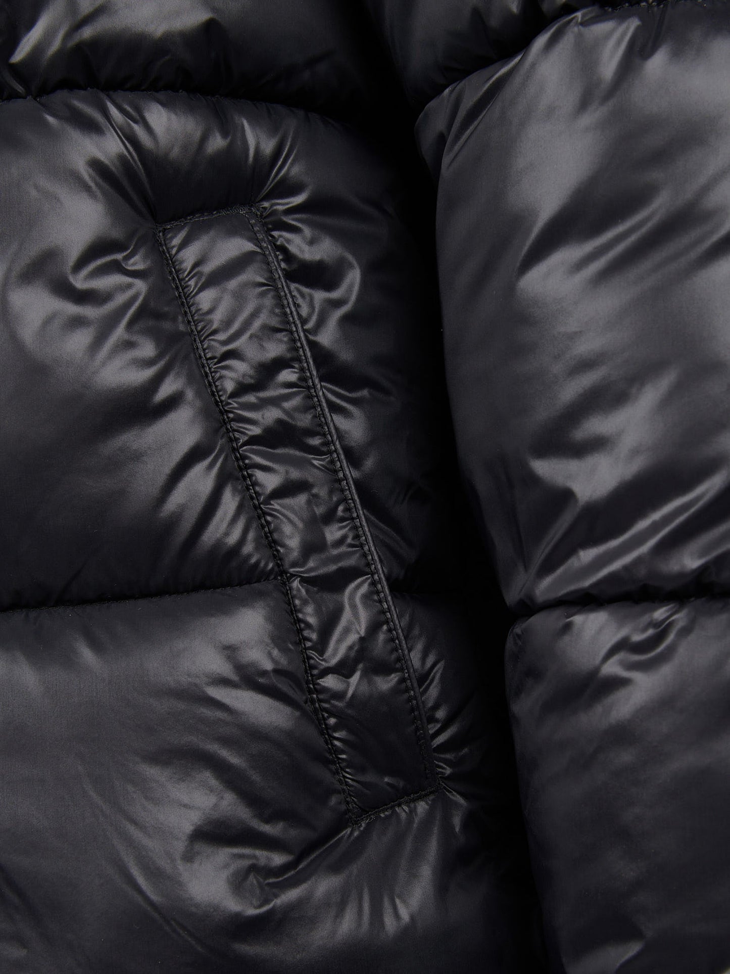 Mens High Shine Heavyweight Quilted Jacket in Black